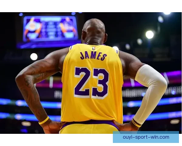 湖人后卫里夫斯左侧腹斜肌二级拉伤预计缺席四至六周